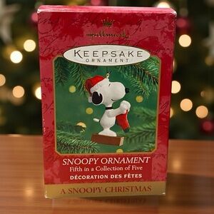 Pre Owned Hallmark Keepsake Ornament A Snoopy Christmas 5th In The Series